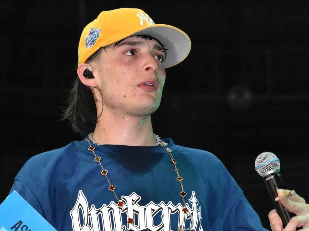 Peso Pluma: Cancelación de conciertos del cantante tapatío divide opiniones en redes sociales