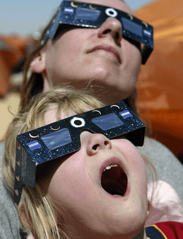 Eclipse solar anular: ¿Qué pasa si veo sin lentes el fenómeno?