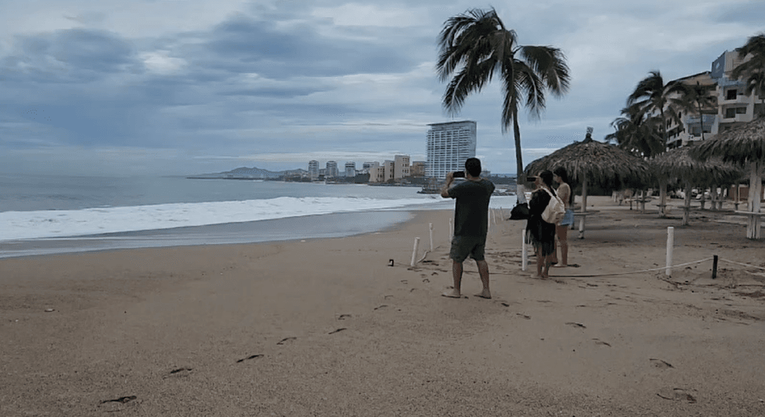 Huracán Lidia: Cierran el aeropuerto de Puerto Vallarta y cancelan 40 vuelos