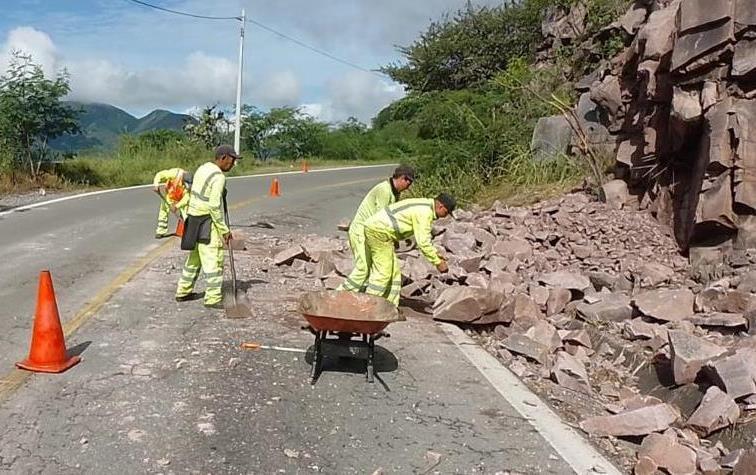 Huracán Lidia: restauran tramos carreteros afectados