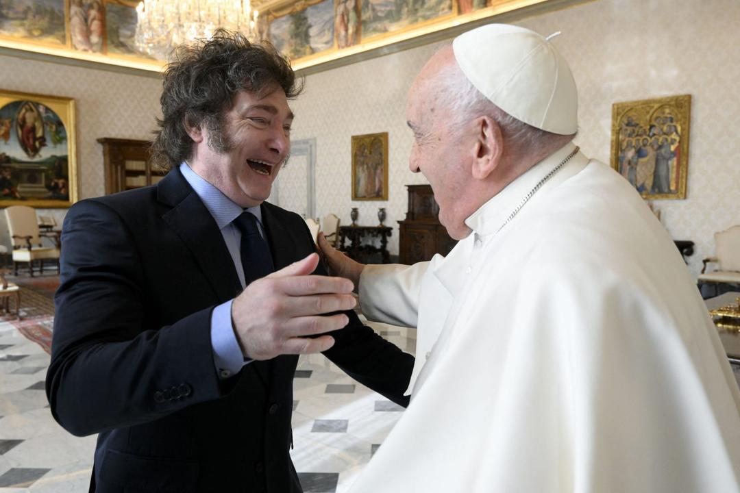 El Papá Francisco se reúne con Javier Milei y se abrazan en el Vaticano