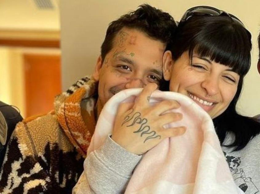 Christian Nodal: El cantante muestra por primera vez a su hija