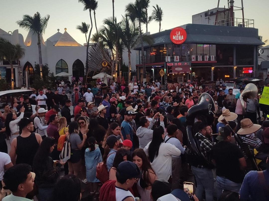 Mazatlán: Se manifiestan músicos por idea de prohibición de banda