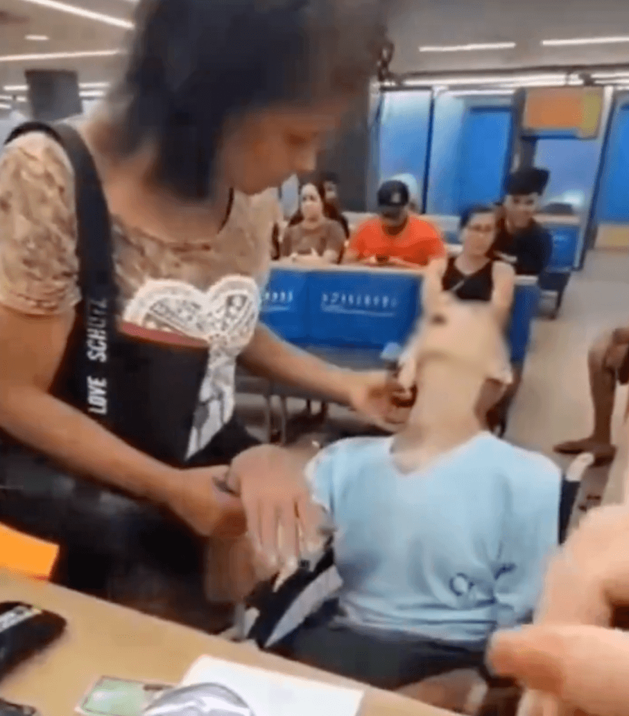 Viral: ¡Llegó muy lejos! mujer lleva cadáver de tío al banco para cobrar dinero
