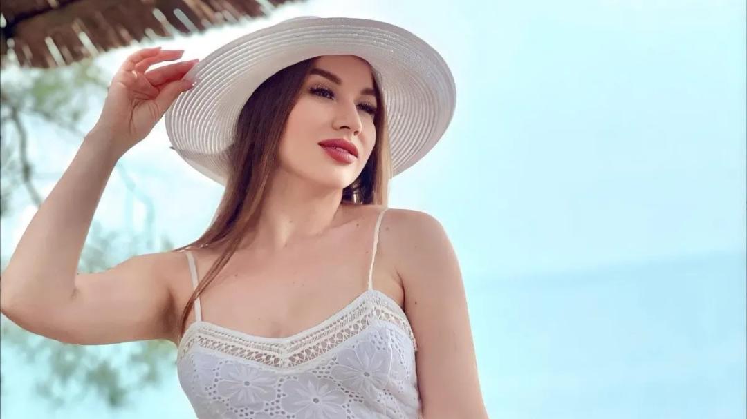 Video: Muere influencer al tomarse una foto en un mirador