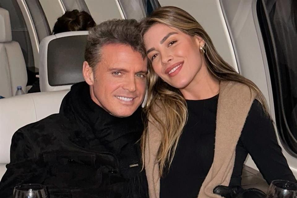 Michelle Salas comparte una foto con Luis Miguel en lujoso avión