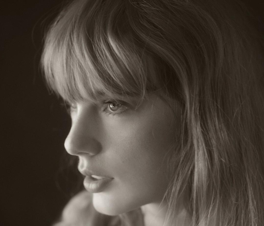Taylor Swift lanza su nuevo disco y revienta las redes