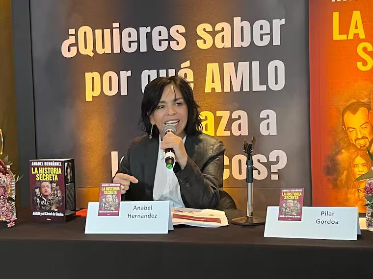 AMLO: Anabel Hernández denuncia censura por libro donde habla del crimen