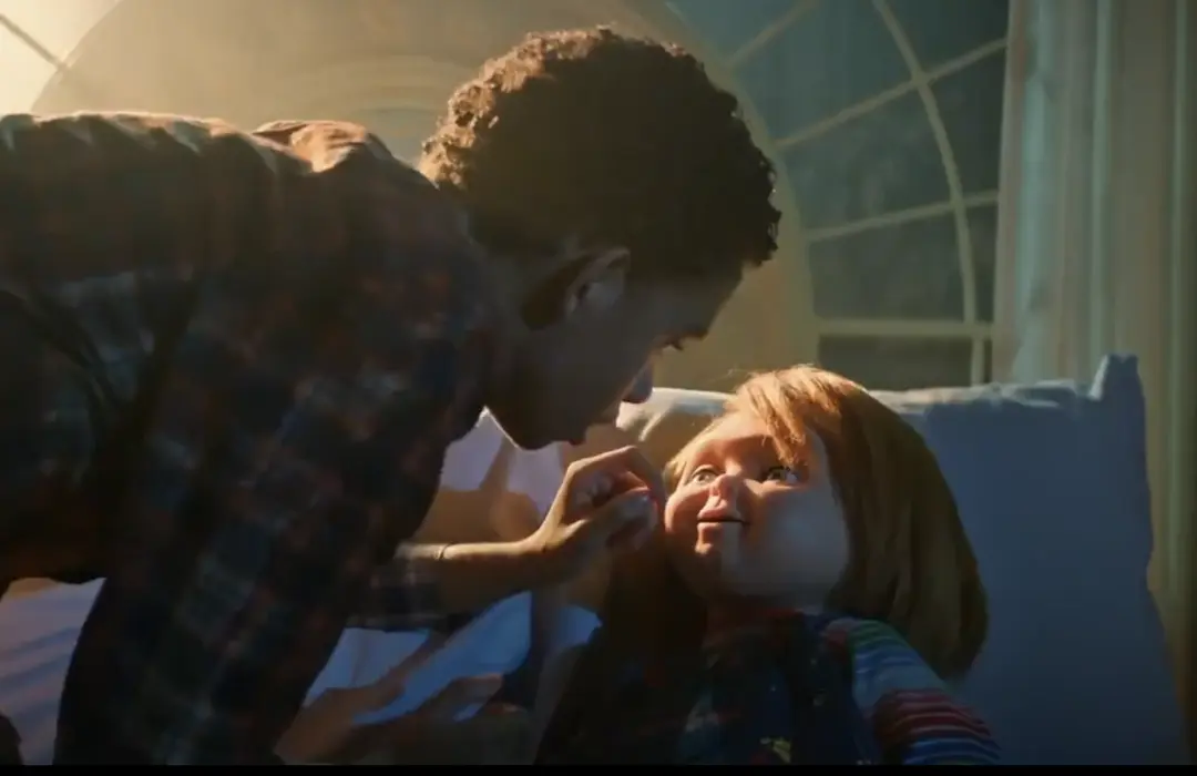 Serie de Chucky: Rompe las redes beso gay del muñeco diabólico; aquí te lo explicamos