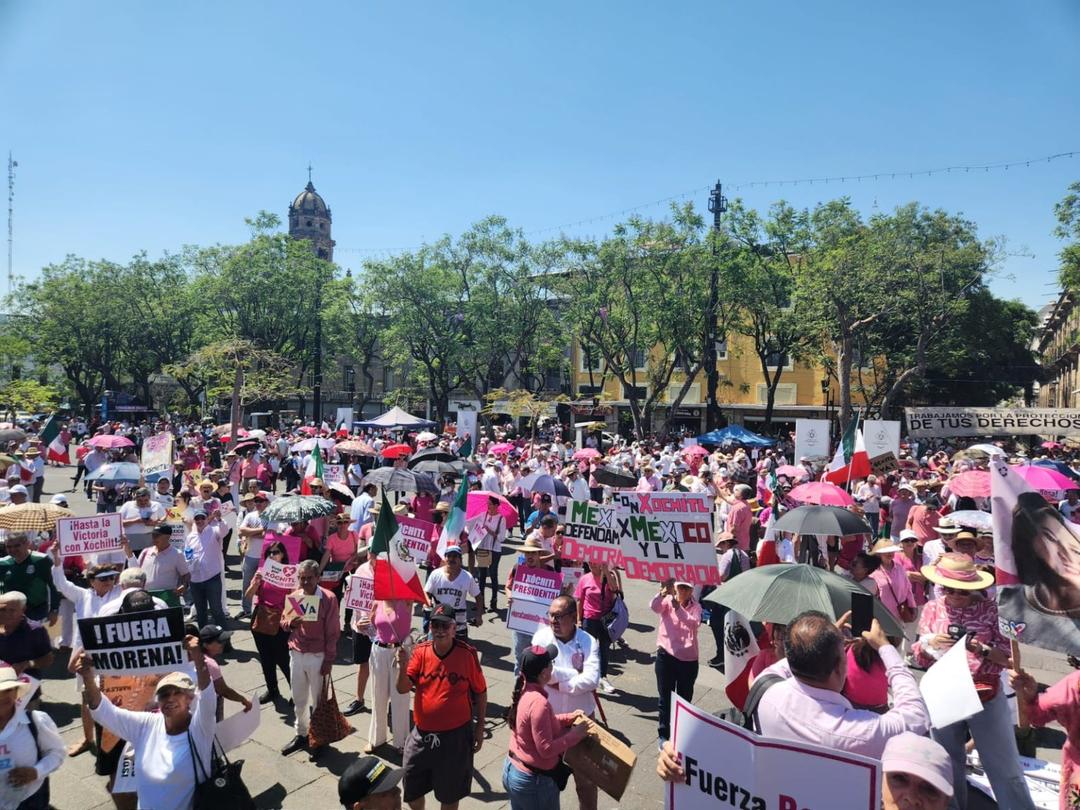 Marea Rosa: Miles marchan en Guadalajara por la democracia