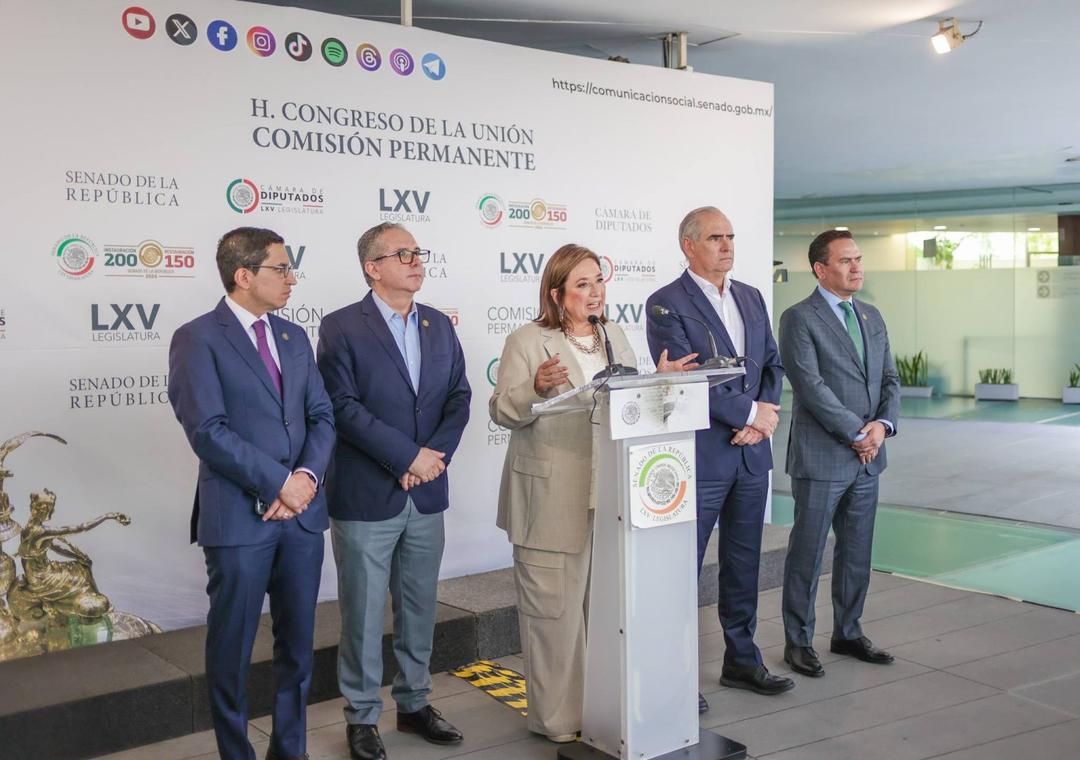 Xóchitl Gálvez presenta iniciativa para castigar a AMLO por traición a la patria