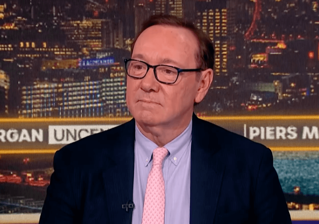 Kevin Spacey reaparece y llora en entrevista porque está en bancarrota