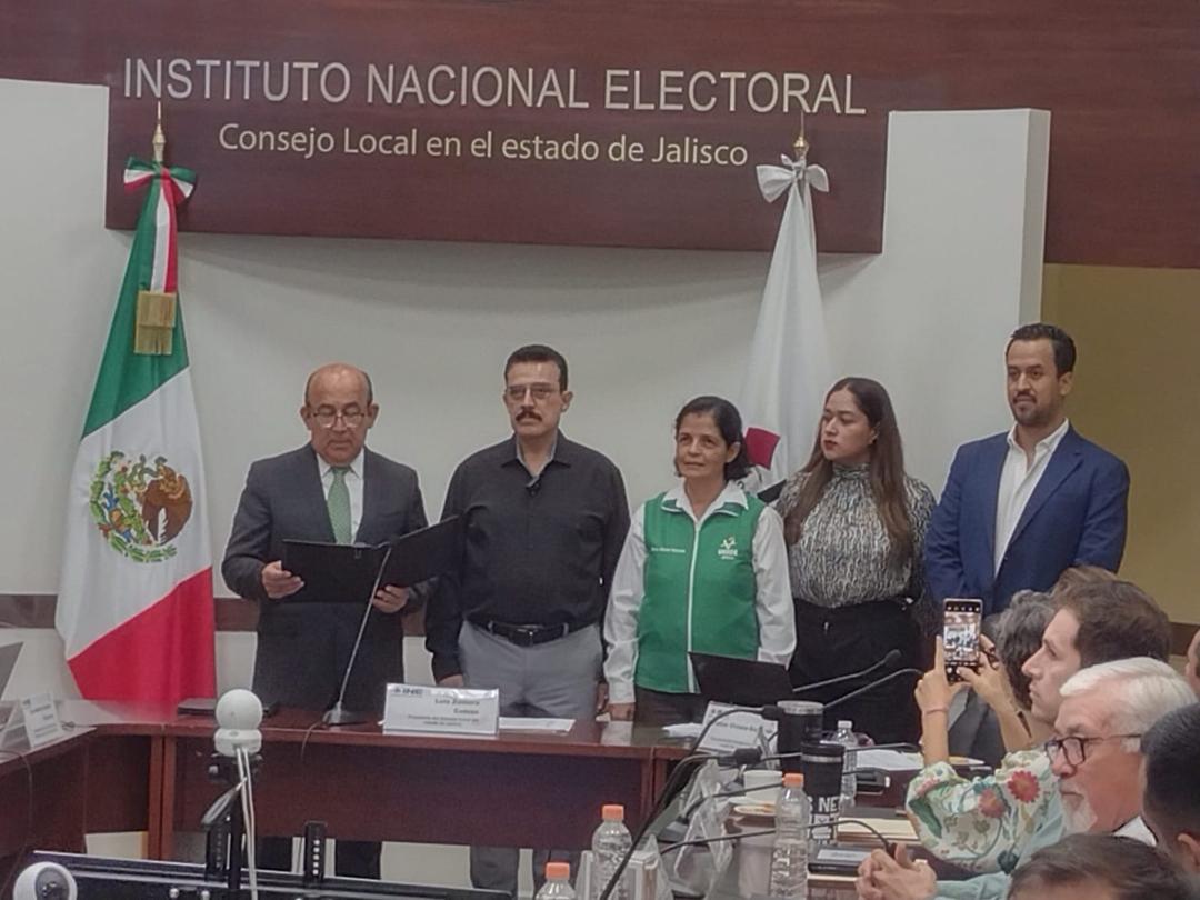 Carlos Lomelí y Rocío Corona reciben constancia como senadores electos