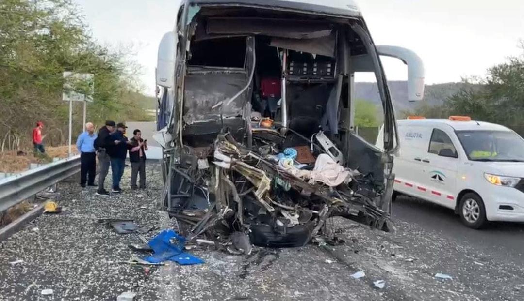 Accidente en autopista Tepic- Guadalajara deja tres muertos y 15 heridos