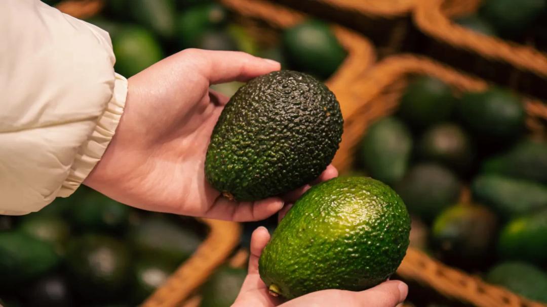 Aguacate sube más de 40% debido a violencia, dicen comerciantes