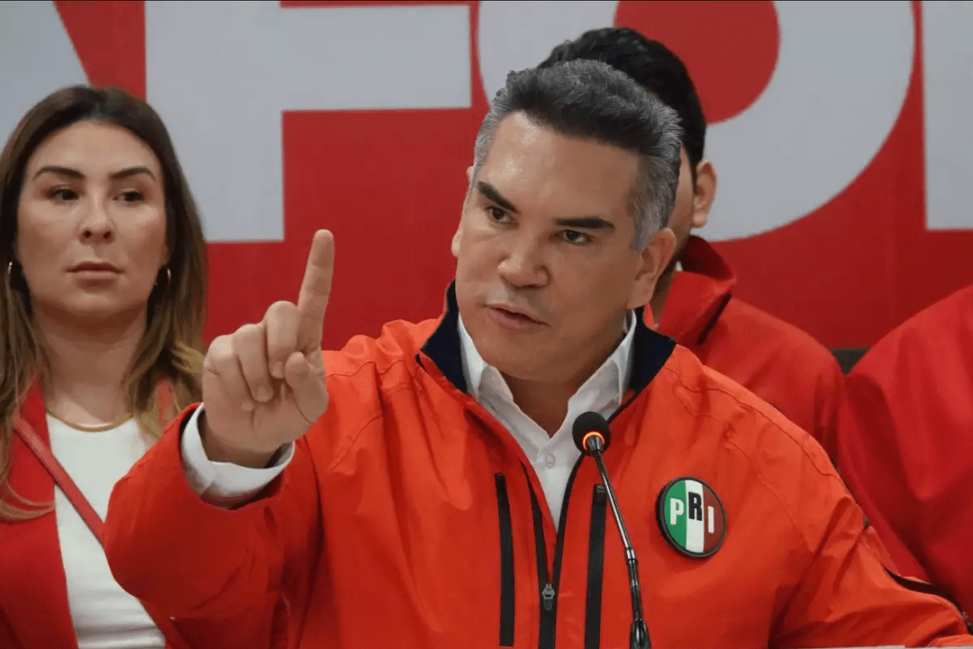 Alejandro Moreno arremete contra priistas que lo critican