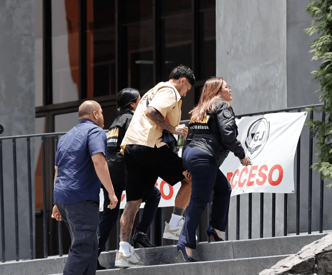 Carlos Salcedo: El futbolista acudió a declarar por el asesinato de hermana