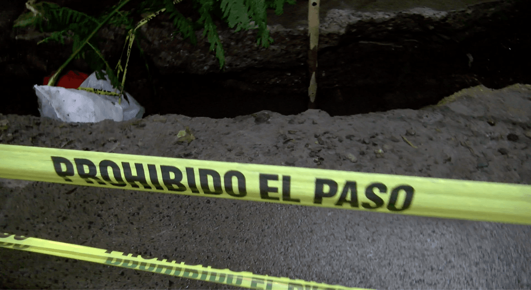 Nuevo mega socavón se forma ahora en Mariano Otero