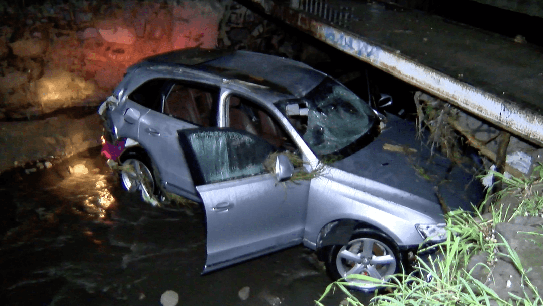 Zapopan: Las imágenes de la camioneta de la joven arrastrada por la corriente