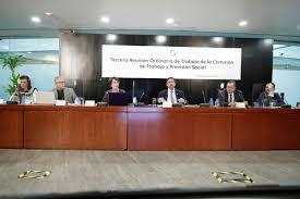 Avalan en comisión del Senado duplicar días de vacaciones a trabajadores desde su primer año