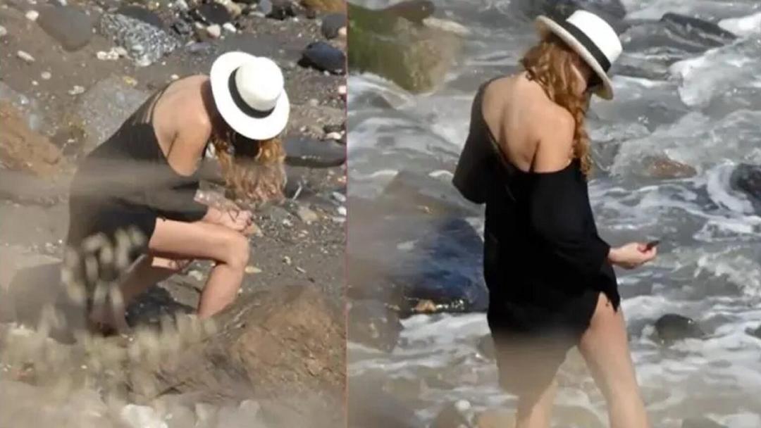 Paulina Rubio es captada haciendo sus necesidades en una playa