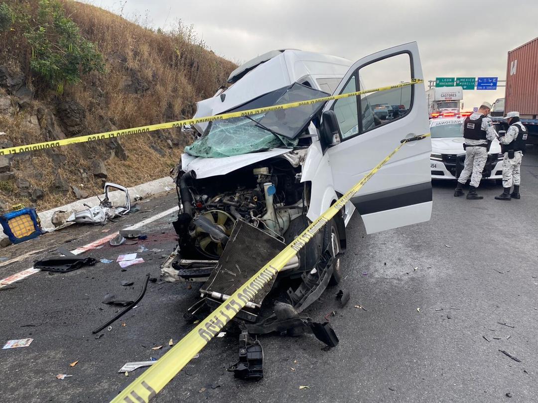 Choque en carretera a Zapotlanejo deja un muerto y 10 lesionados