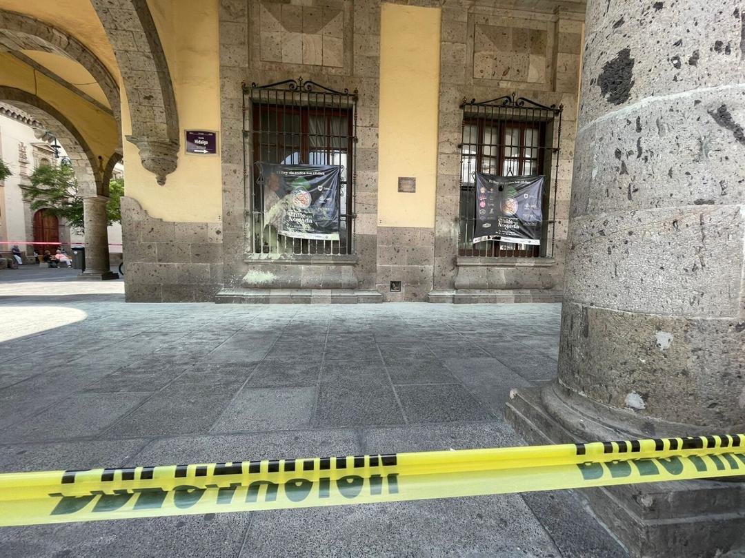 Guadalajara: Hombre prende fuego a ventana del Palacio Municipal y lo detienen