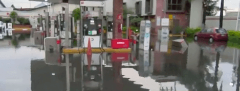 Gasolinera inundada en la carretera a GDL-Tepic en la colonia San Juan de Ocotán