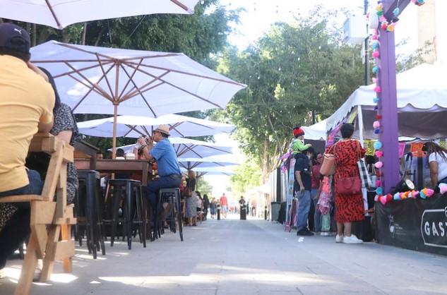 El Festival Gastronómico Día de Muertos 2022 se realiza en el Andador 20 de Noviembre en Zapopan