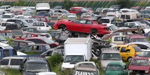 Denuncian sobornos de más de 3 mil pesos, a cambio de no encerrar vehículos en depósito en zona del Cucei