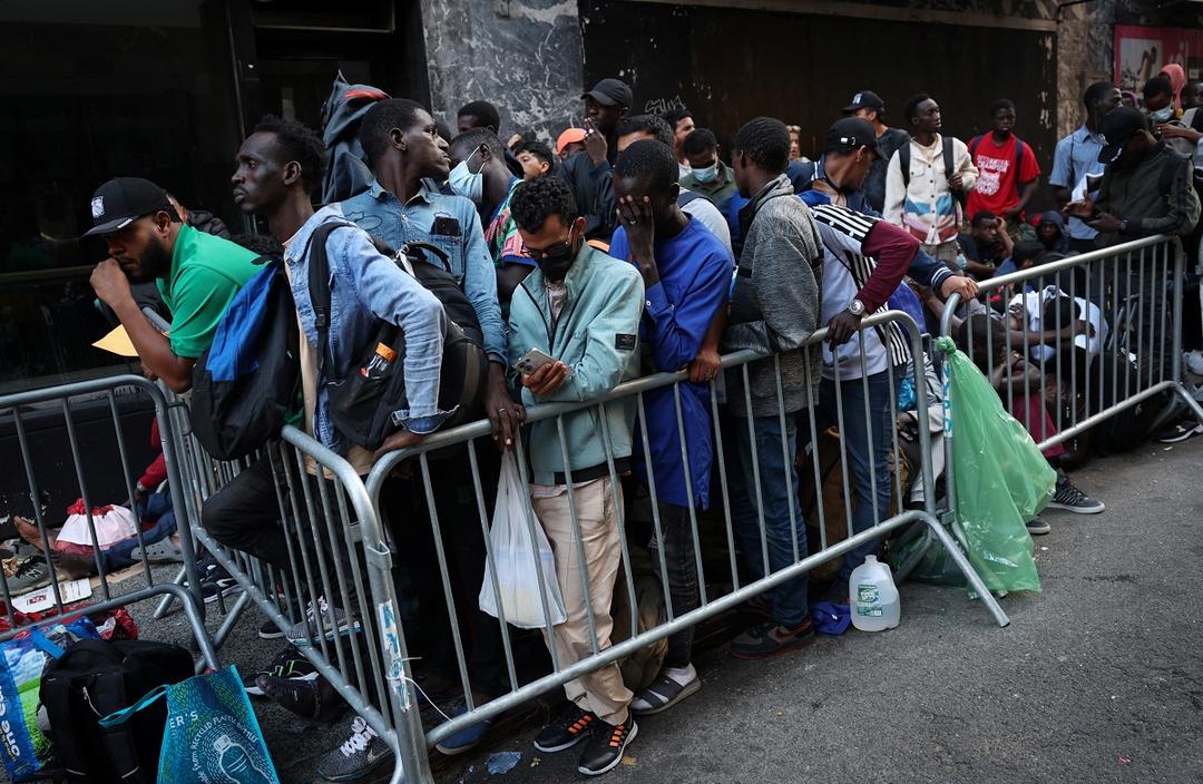 Nueva York enfrenta crisis por solicitantes de asilo
