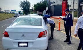 El gobernador de Jalisco, Enrique Alfaro, anunció este viernes que se suspenden las medidas por usar portaplacas