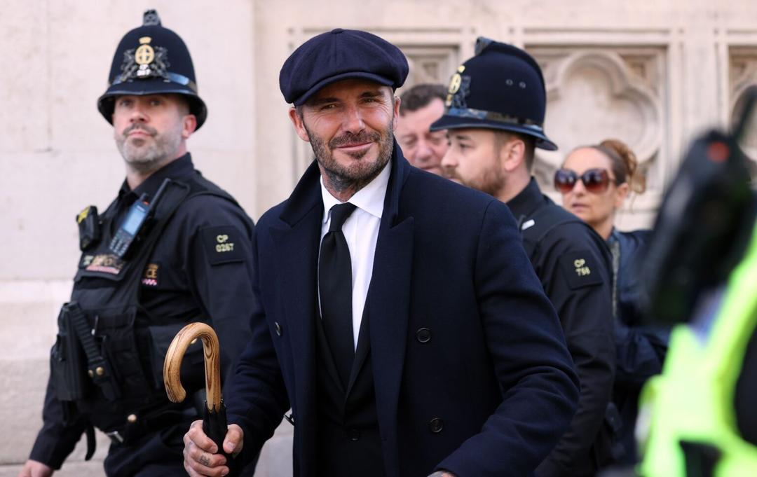 David Beckham rechaza privilegio y espera más de 13 horas para presentar sus respetos a la Reina