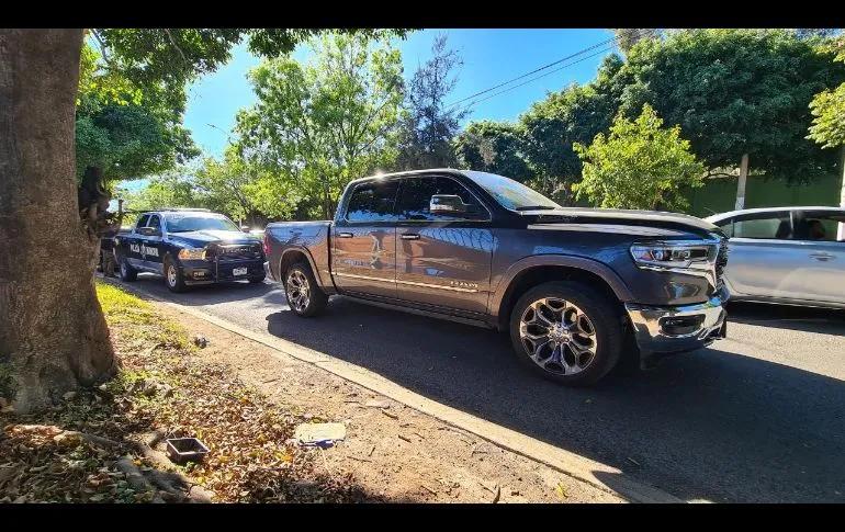 Policías del Estado detienen vehículo sospechoso de secuestro.