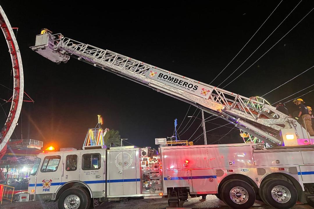 Ocotlán: ¡Qué miedo! Así fue el rescate de quienes se quedaron atorados en un juego mecánico