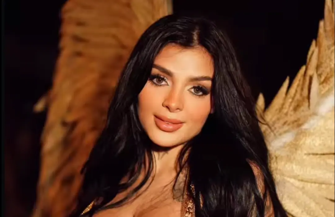 VIDEO: Karely Ruiz pasea en lencería sexy por las calles de Monterrey