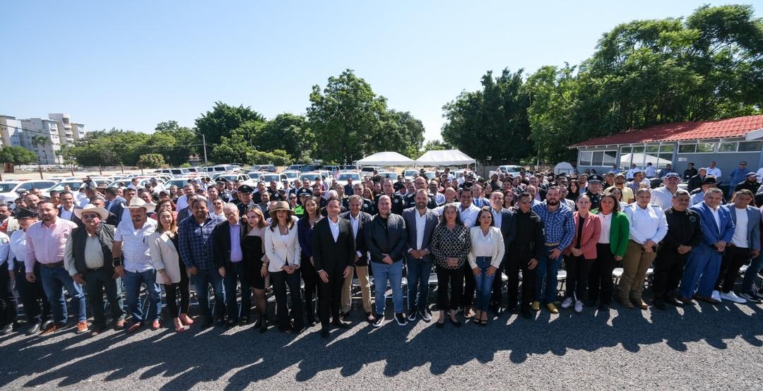 Enrique Alfaro entrega equipamiento de seguridad por 700 MDP.