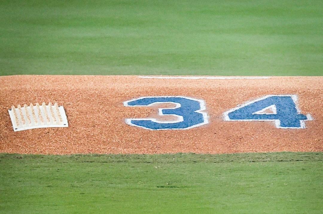 Serie Mundial: Dodgers homenajea a Fernando Valenzuela