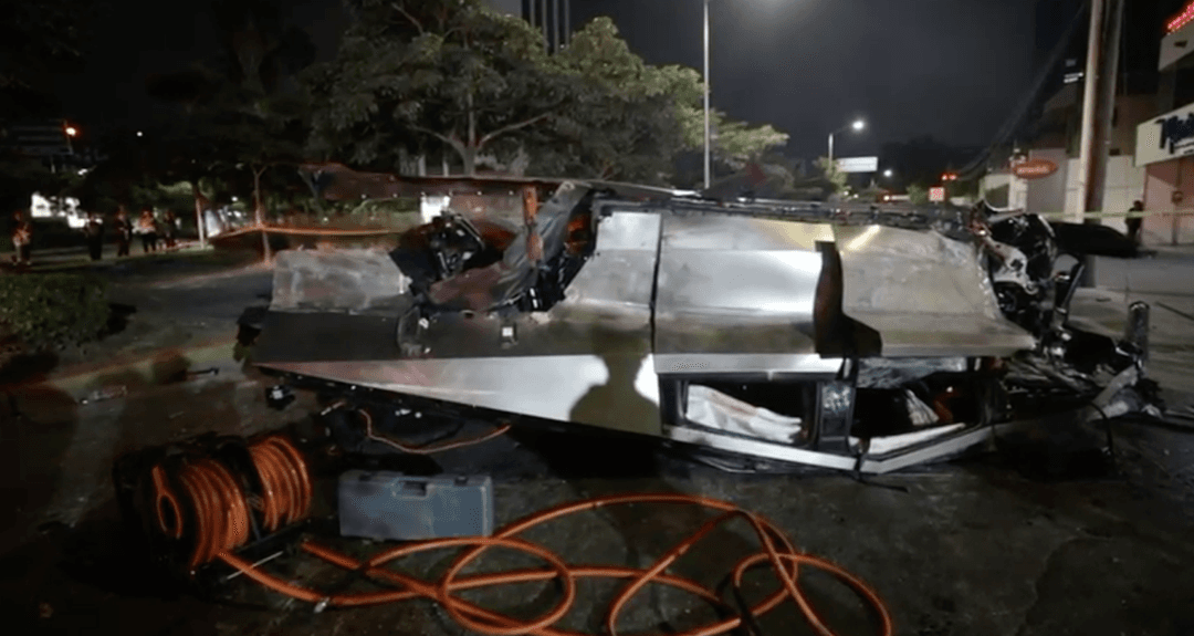 Guadalajara: Vuelca Cybertruck sobre Américas y López Mateos; hay 4 heridos