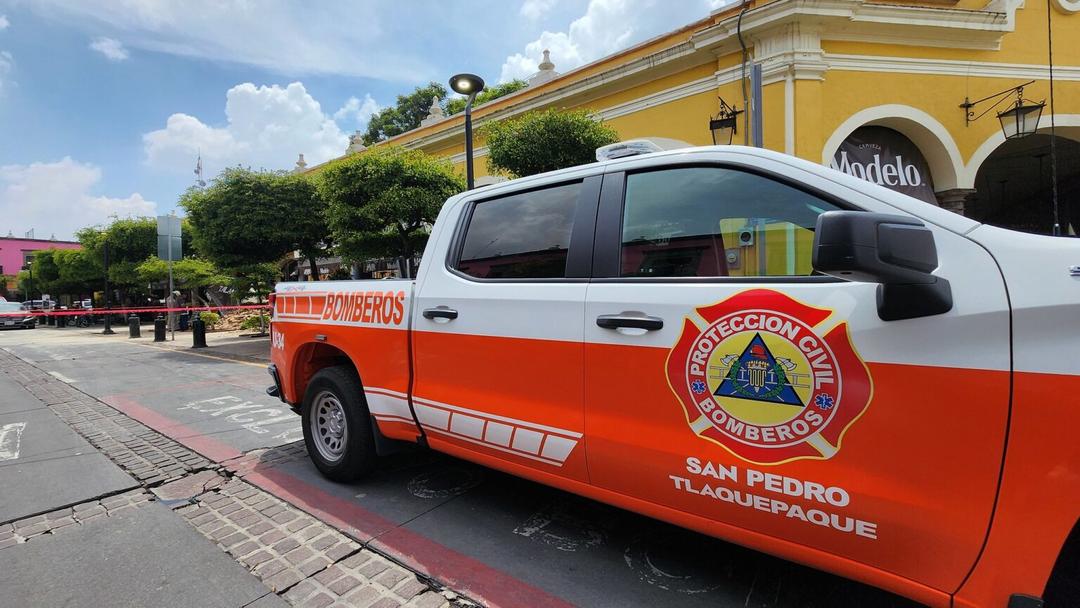 Tlaquepaque: Rescatan a tres menores de un incendio en su casa