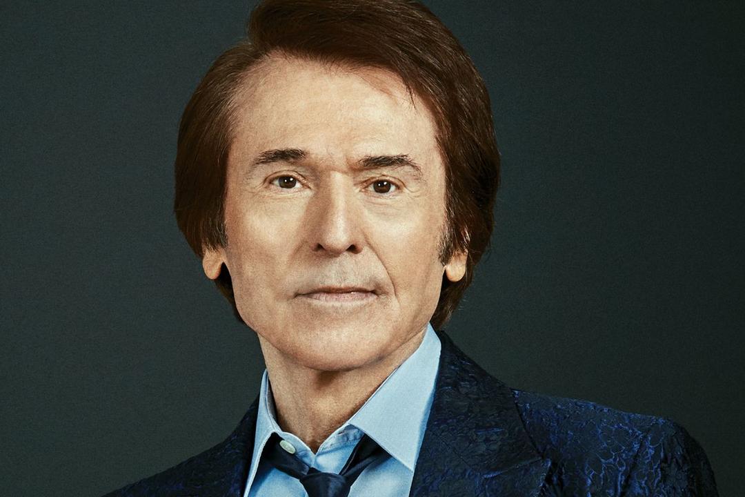 Raphael es hospitalizado tras sufrir evento cerebrovascular