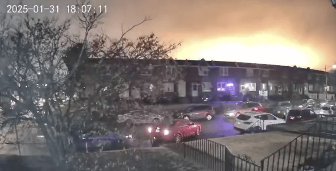 Filadelfia: ¡Otro avionazo! cae aeronave cerca de un centro comercial