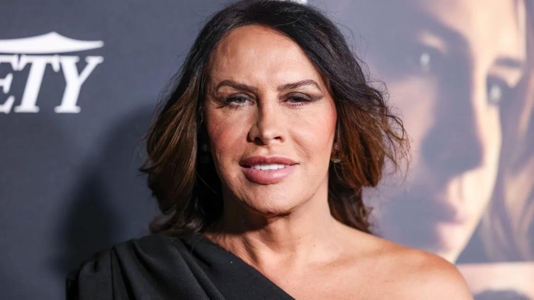 Karla Sofía Gascón pide disculpas por polémicos tuits