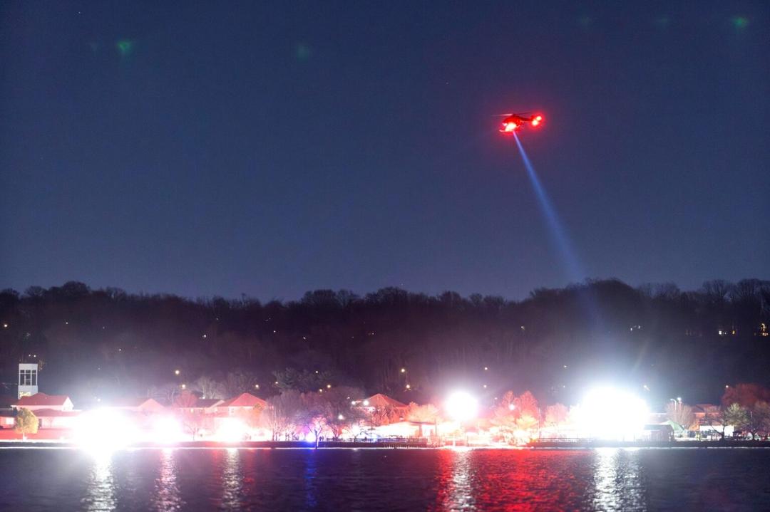 Washington: Suman 28 cuerpos recuperados en accidente aéreo