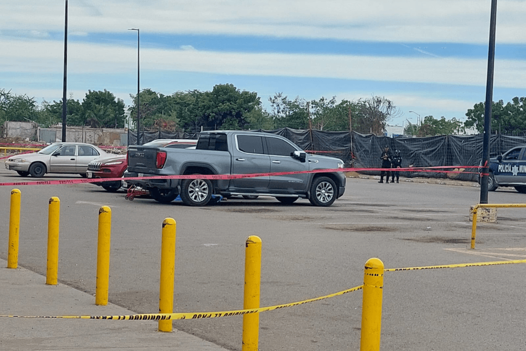 Mazatlán: Ejecutan a agente de FGE; salía del súper con su familia