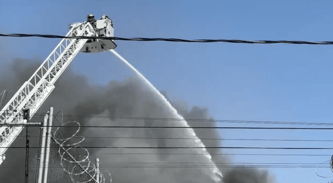 Guadalajara: Se registra incendio en fábrica de la Colonia San Carlos