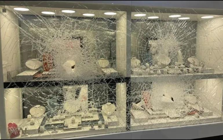 Culiacán: Hombres armados asaltan joyería en plaza comercial