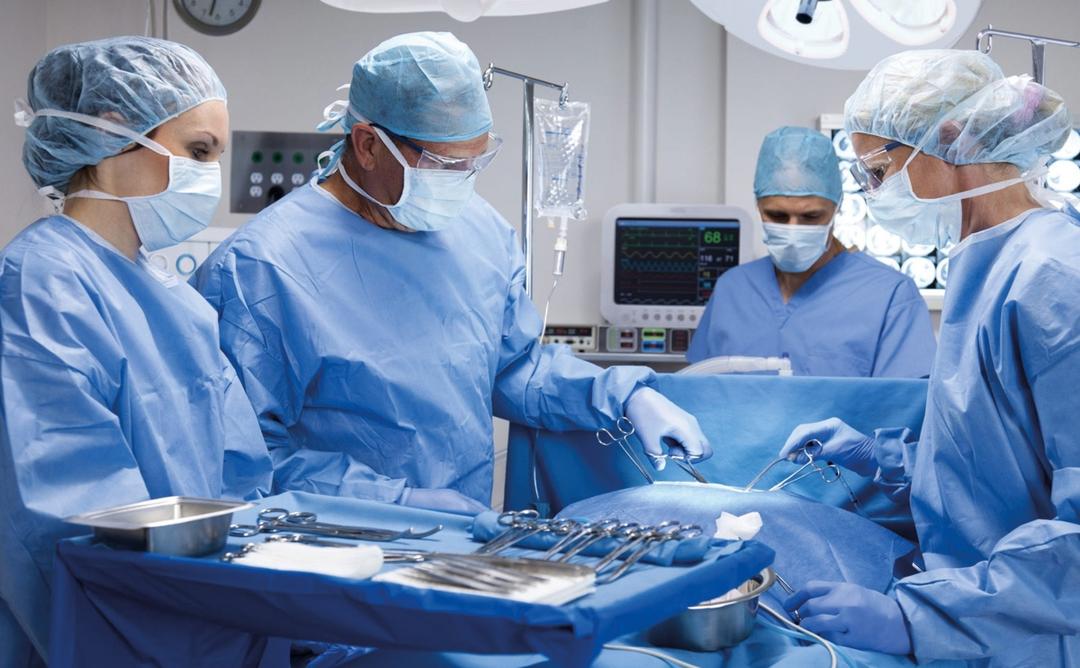 Juzgan a médico que abusó de 300 niños anestesiados