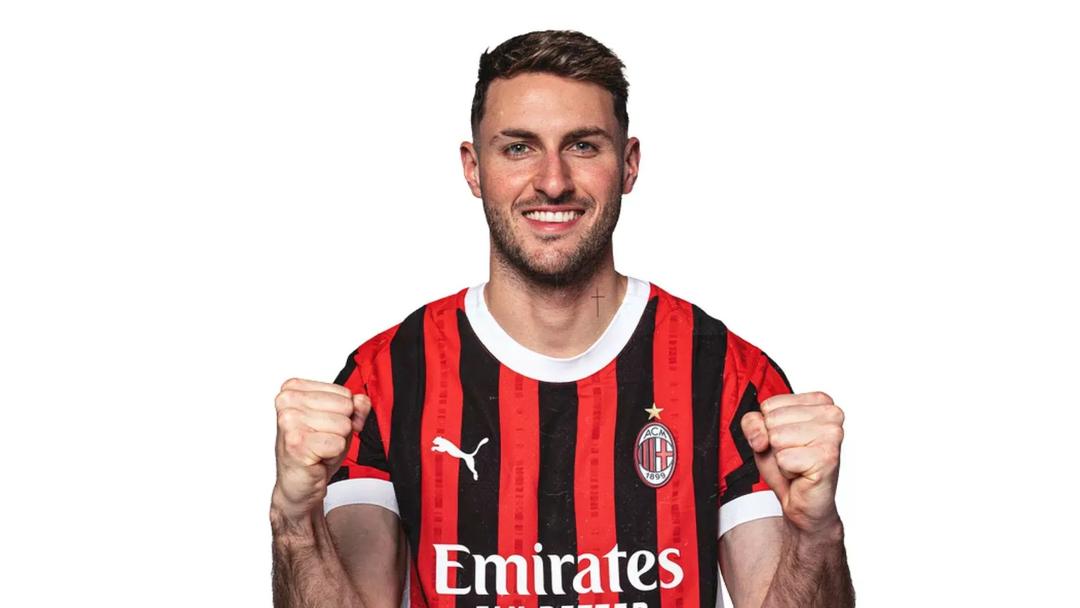 ¡Oficial! Santiago Giménez es presentado como nuevo jugador del Milán
