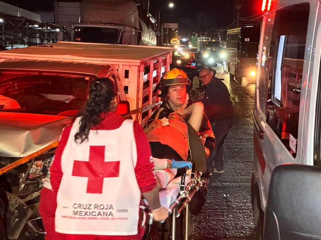 Guadalajara: Tráiler se queda sin frenos y ocasiona carambola